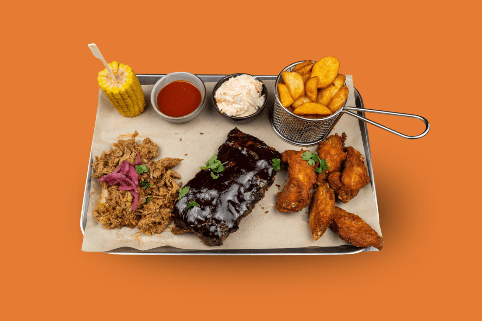 Smoked Spareribs, Pulled Pork, Buffalo Chicken Wings und Beilagen